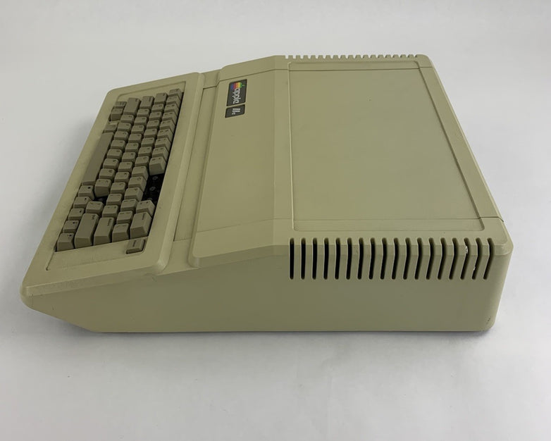 Apple IIe A2S2064 Vintage Personal Computer - Tested Missing Keys