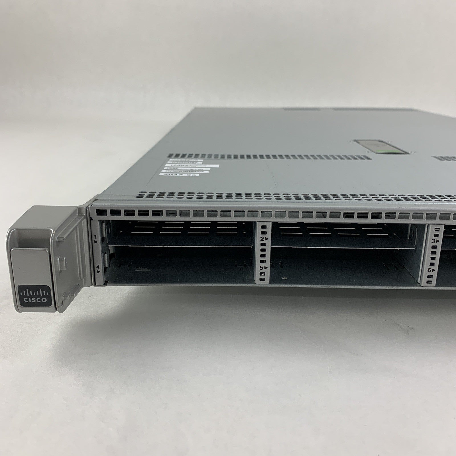 Cisco UCSC-C220-M4S Server 1x Xeon E5-2630 V3 2.4 GHz 32 GB RAM No OS No HDD