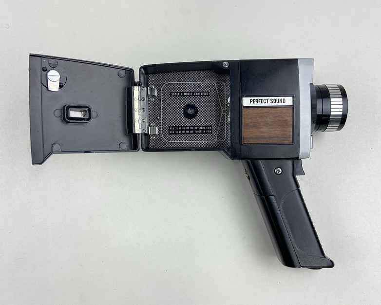 Vintage Synchronex Mark IV Movie Camera Japan 18467 Super Zoom & Case Untested