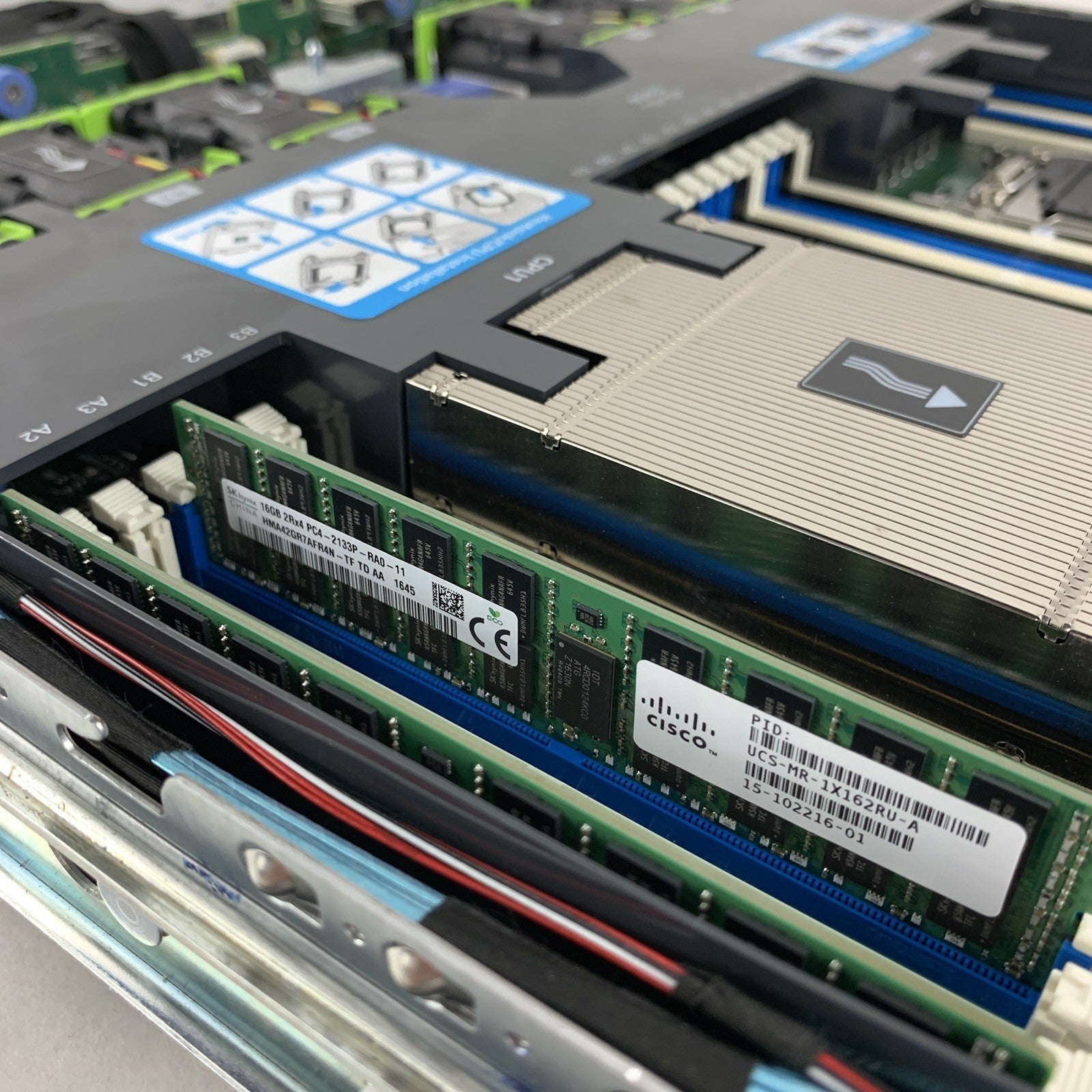 Cisco UCSC-C220-M4S Server 1x Xeon E5-2630 V3 2.4 GHz 32 GB RAM No OS No HDD