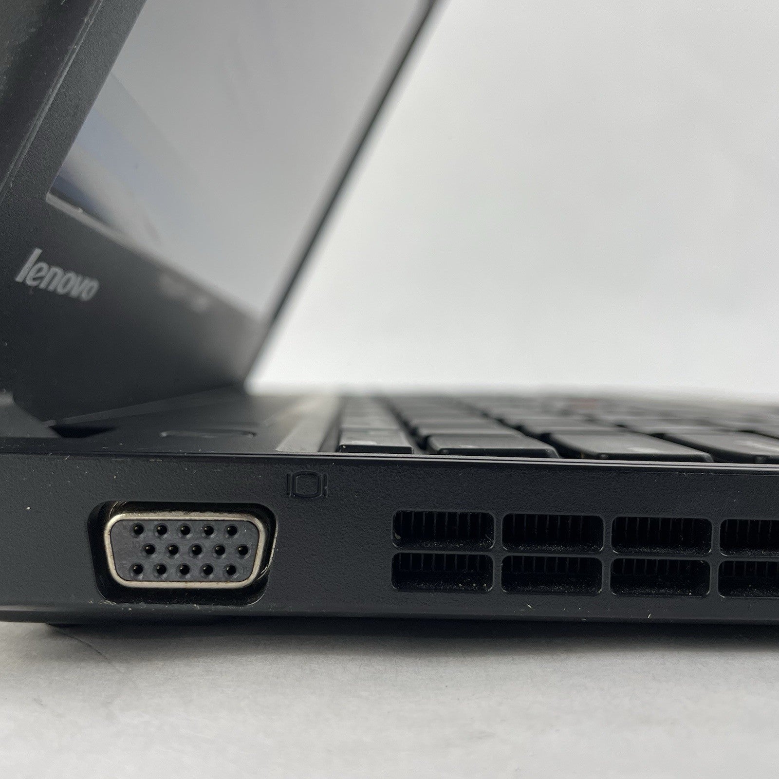 Lenovo ThinkPad X140e 11.6" AMD A4-5000 1.50 GHz 4 GB RAM No SSD/OS/AC4