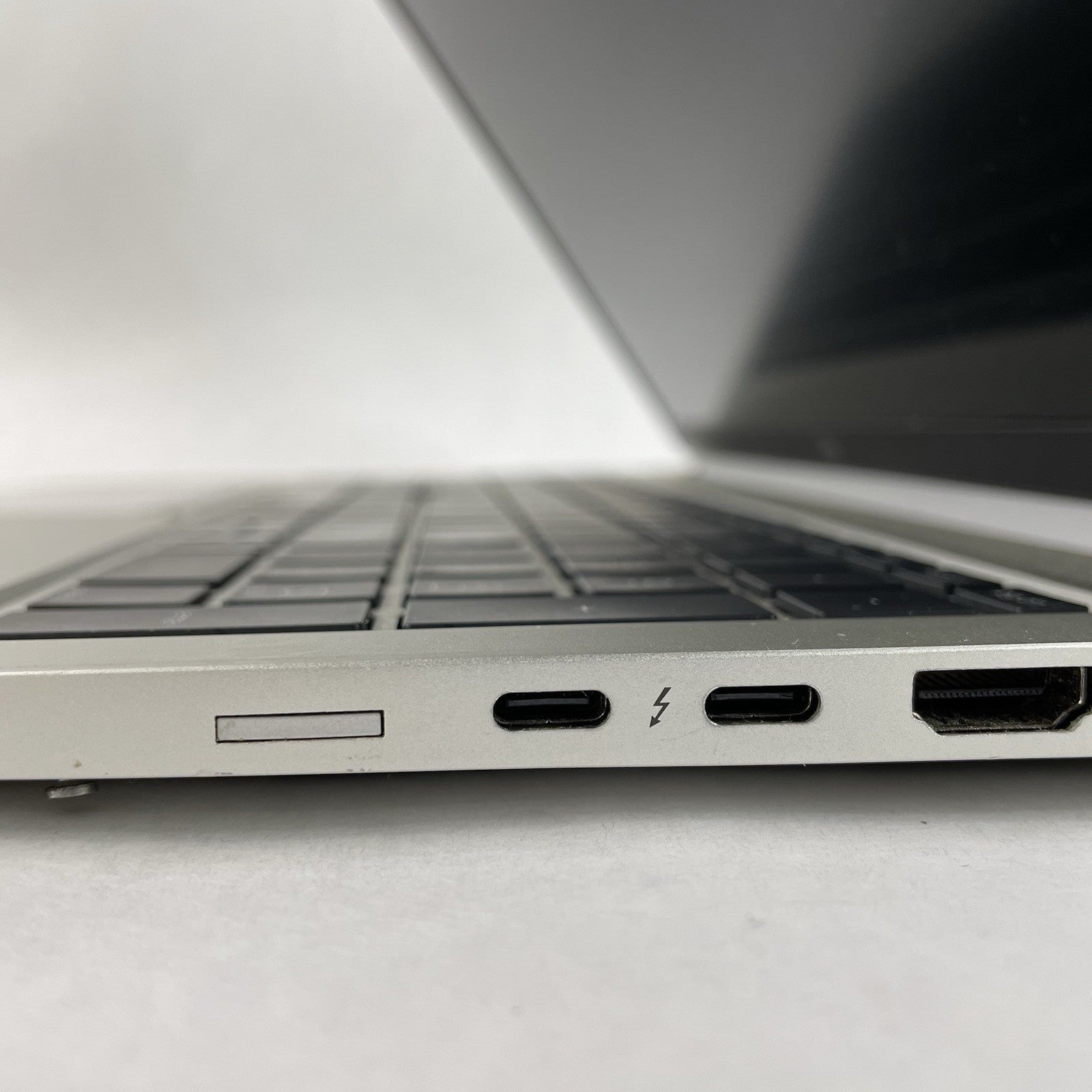 HP EliteBook 850 G8 15.6" i5-1145G7 2.60 GHz 8 GB RAM No SSD/OS/AC - Rubber Feet8