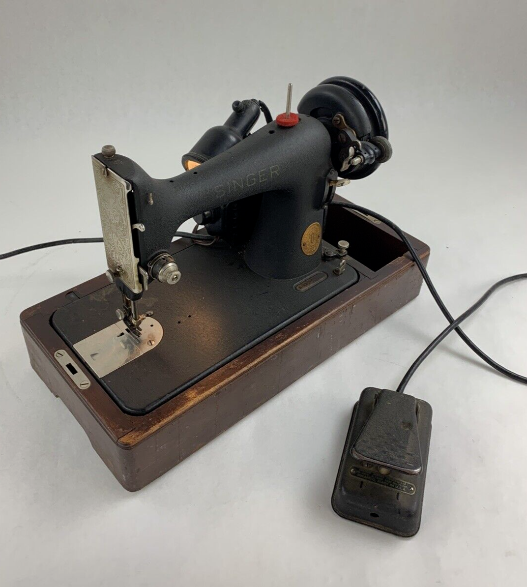 Singer Sewing Machine 15-7 Powers On Motor Runs Dried Belts