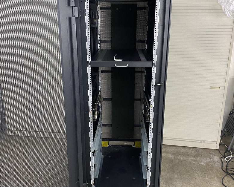 IBM 7014-T00 Enterprise 19" Rack Enclosure No Keys