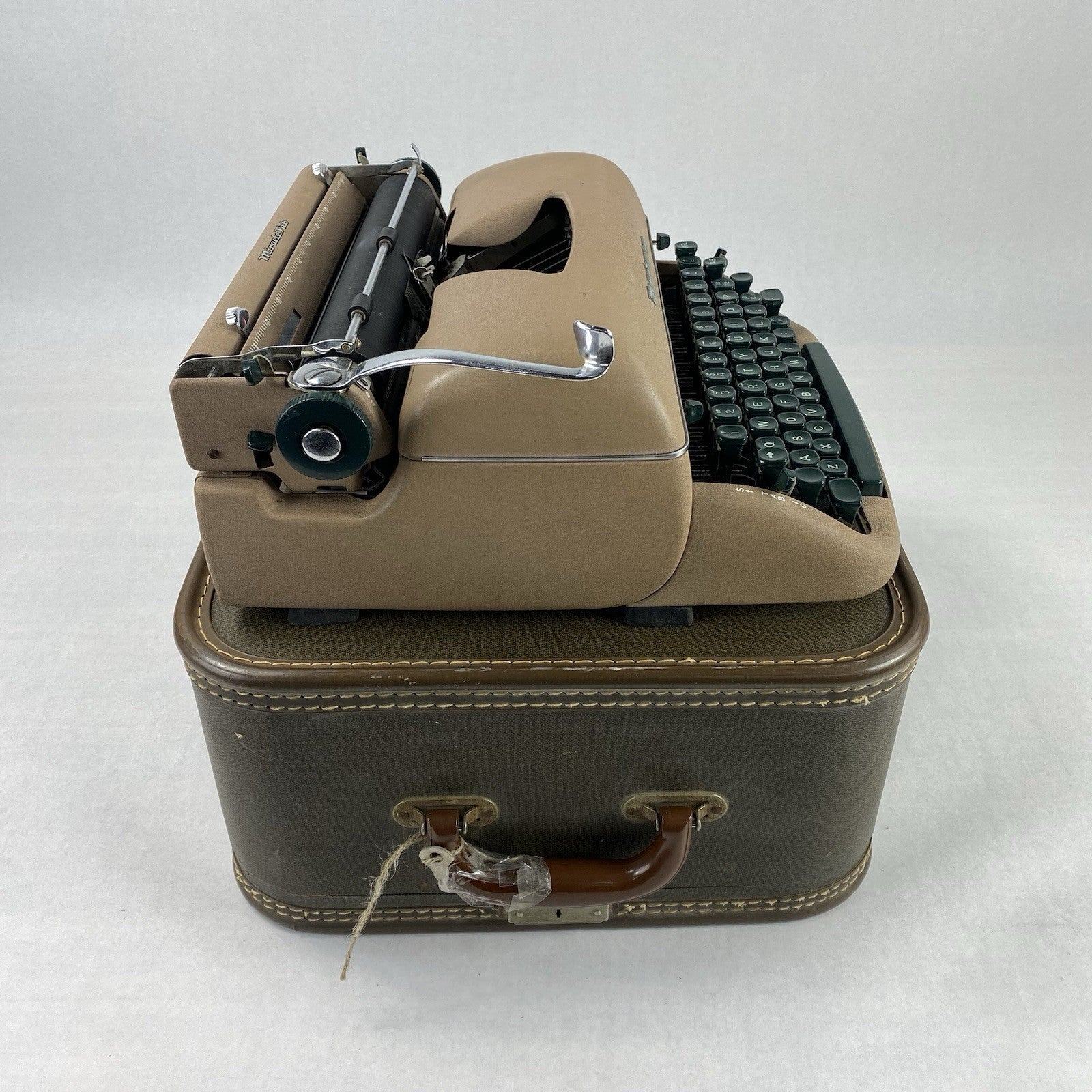 Remington Quiet Riter Miracle Tab Manual Typewriter with Case and Key Untested