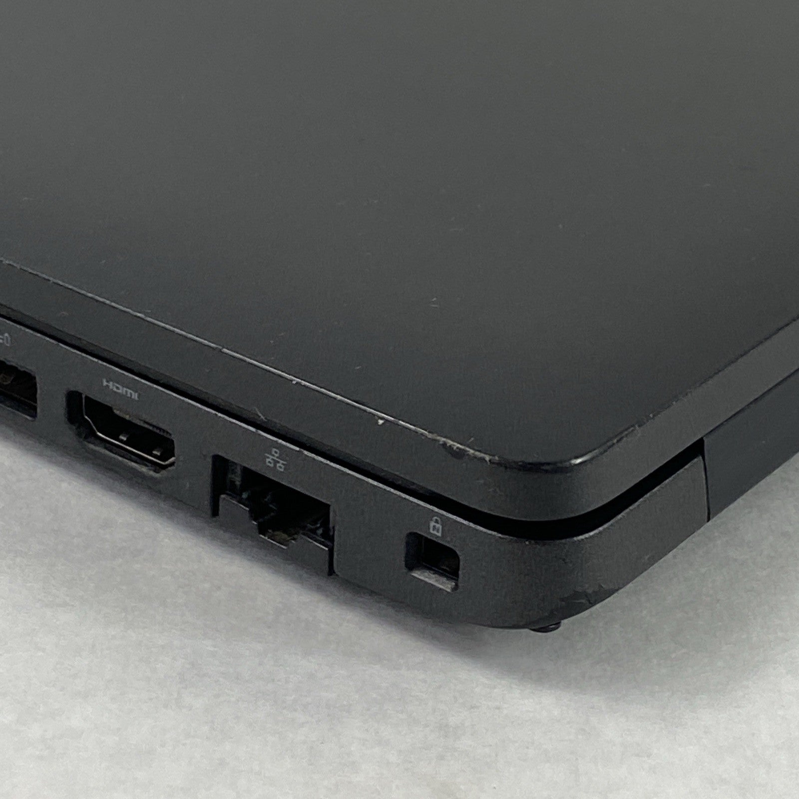 Dell Latitude 5500 Intel Core i5-8365U 1.60 GHz 8GB RAM 15.6" No HDD No OS