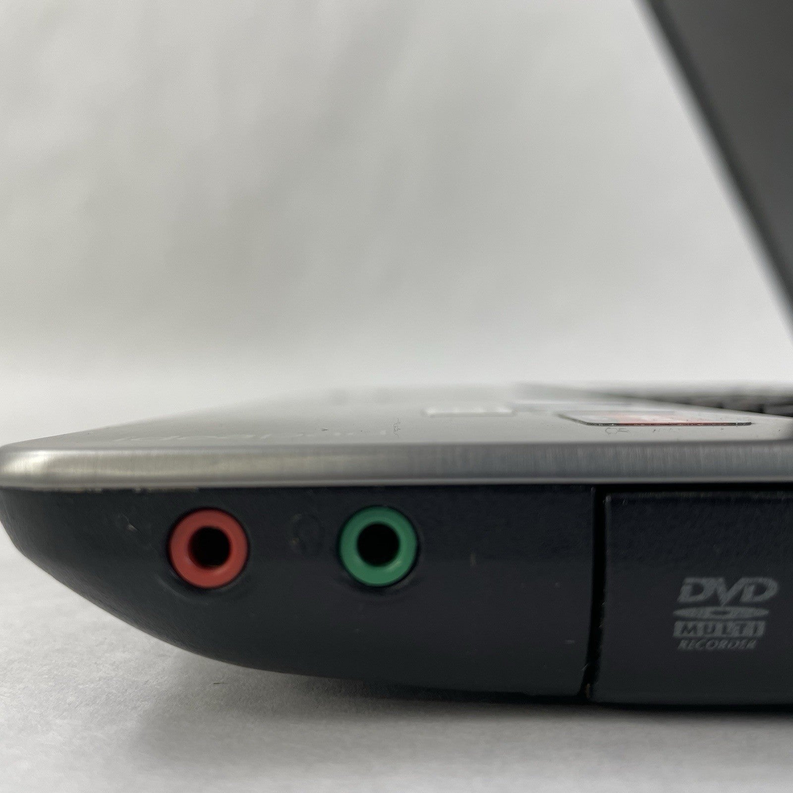 Lenovo IdeaPad Z565 15.6" AMD Phenom 2 N660 3.0GHz 4GB RAM No SSD/OS/AC/Battery8