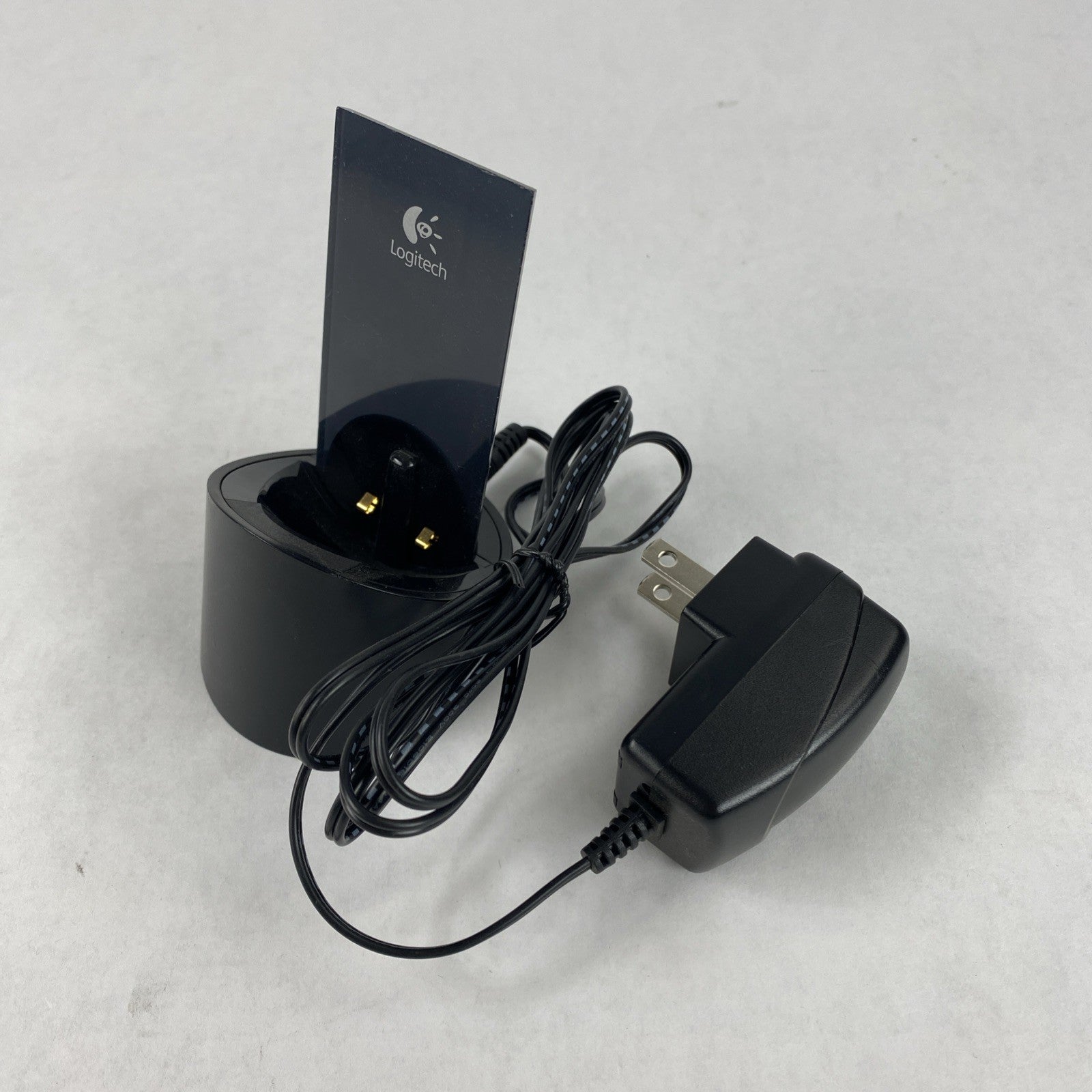 Logitech M-RBQ124 Wireless Mouse w/ Charging Station Untested10
