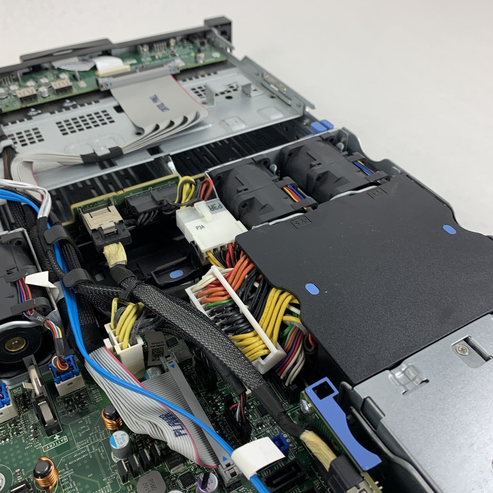 Dell PowerEdge R410 Server 2x Xeon E5606 2.13GHz 4 GB RAM Perc S300 NO HDD NO OS