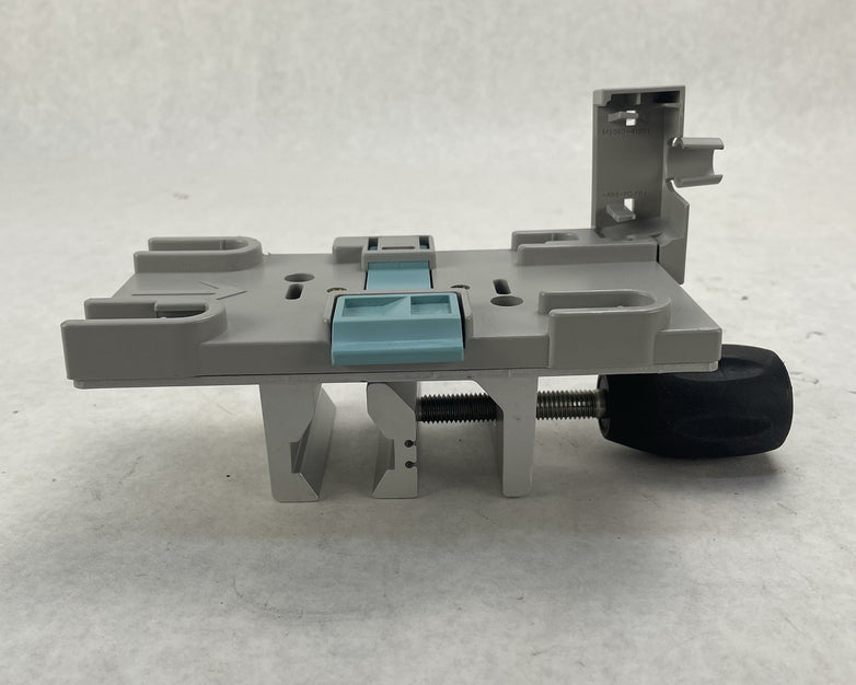 Philips INTELLIVUE M8040-60100 FMS-8 Module Rack Universal Pole Mounting Clamp