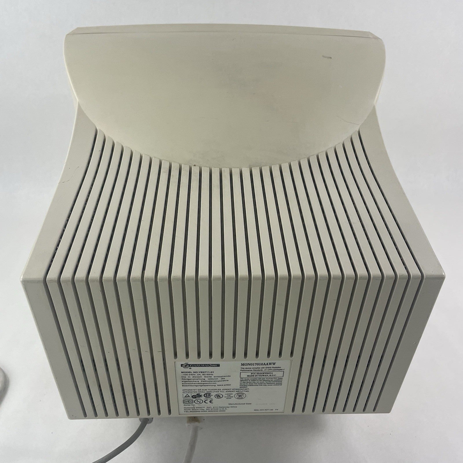 Gateway EV700-7000965 YE0711-01 16" CRT VGA  Tested No Power Cord7