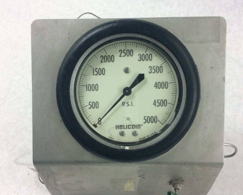 Helicoid 2314 Pressure Gauge 5000 P.S.I. w/ Bracket