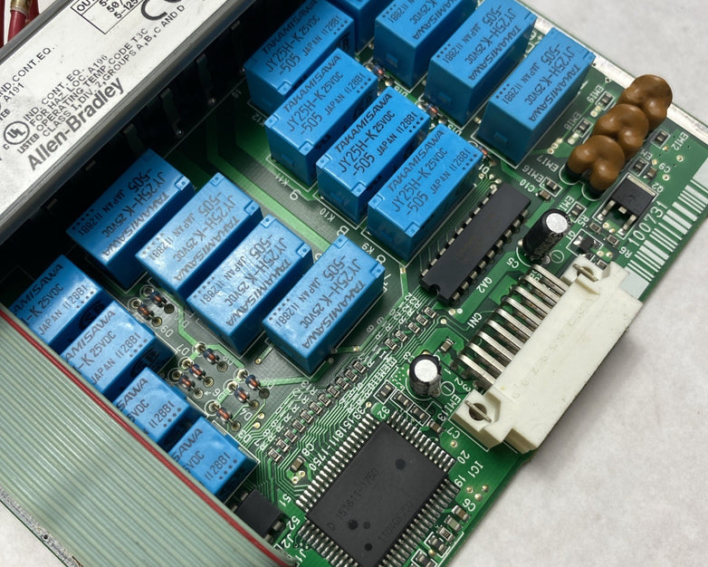 Allen-Bradley SLC500 Output Module 1746-OW16 Ser. D - Missing Cover And Untested