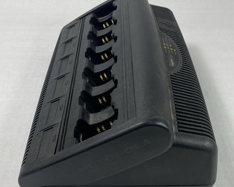 Motorola WPLN4197A Impres 6-Unit Adaptive Charger with Power Cord