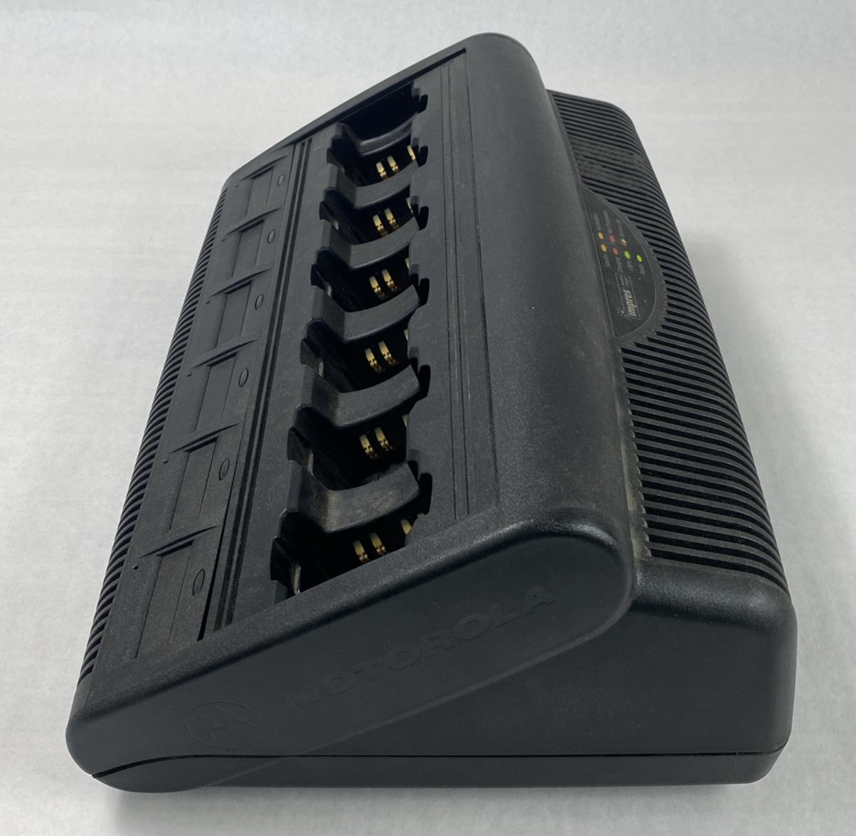 Motorola WPLN4197A Impres 6-Unit Adaptive Charger with Power Cord