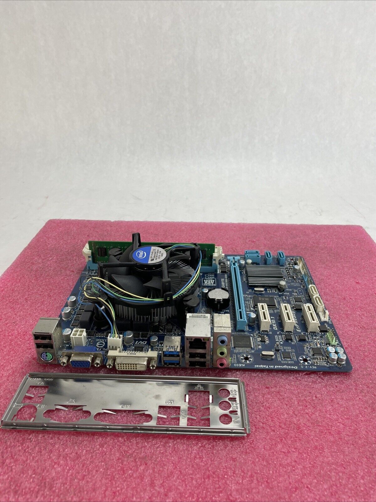 Gigabyte H61MA-D3V Motherboard Intel Pentium G850 2.9GHz 4GB RAM w/Shield
