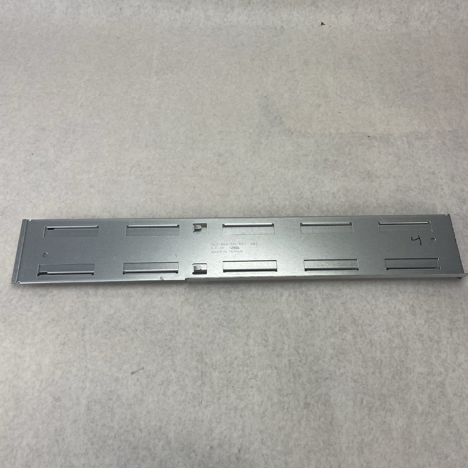 EMC 042-008-326 VNXE3200 Rack Mount Rail5