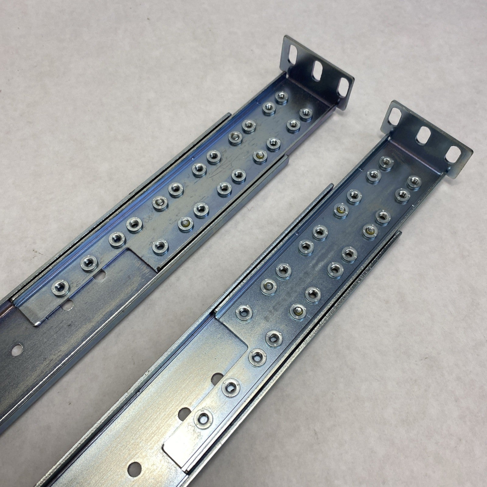 Foxconn/Brocade 42-0202402-01/42-0202400-01 1U Rail Set 1