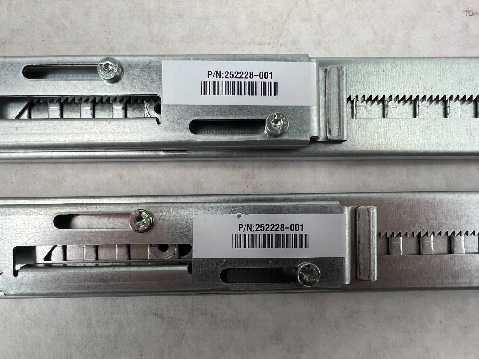 HP 252228-001 Left and Right Server Rails
