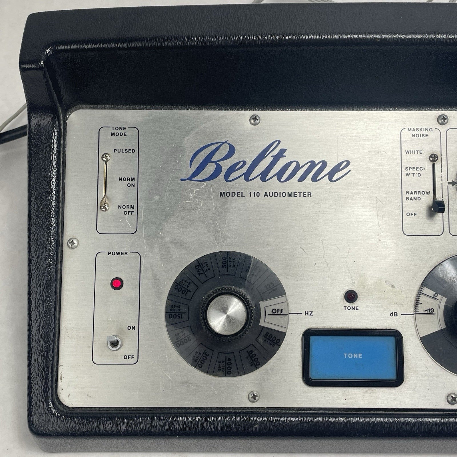 Beltone Model 110 Audiometer w/ Headphones2