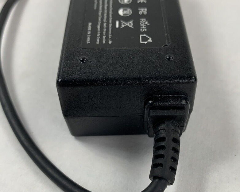 Lot of 8 Total Micro SM45CL-01 50-60 Hz 45W Power Supply Adapter