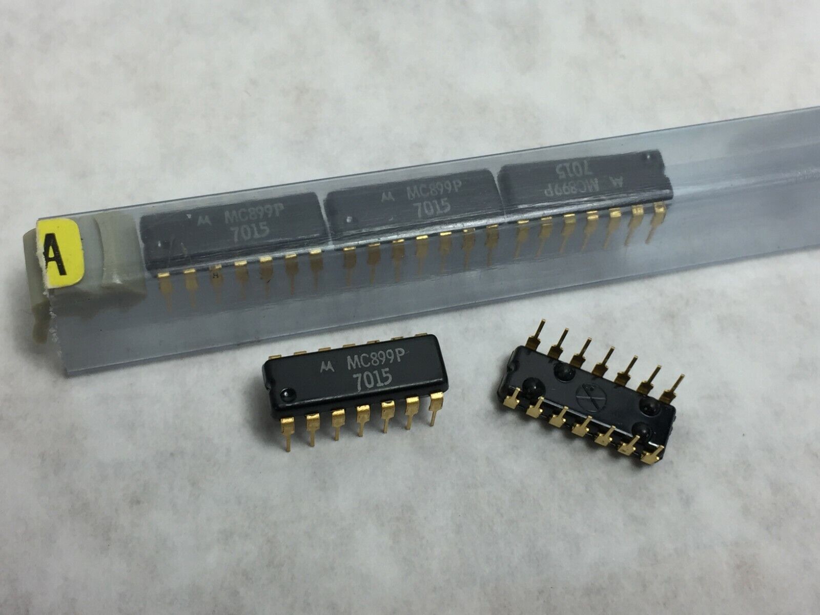 Motorola MC899P 14 Pin Gold Dip IC (Lot of 5)