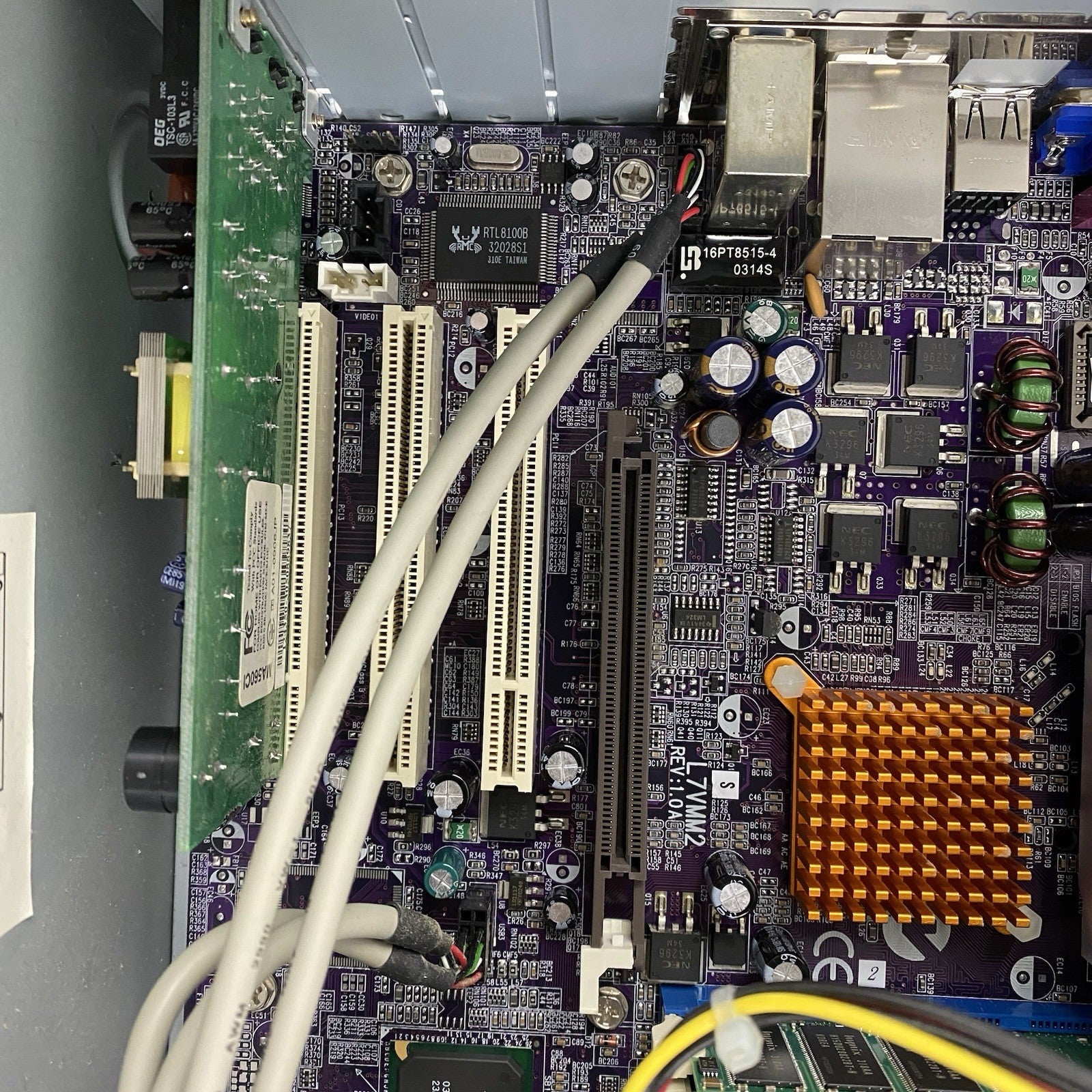 eMachines T2341 MT AMD Athlon XP 2400T 2GHz 384MB RAM No HDD No OS