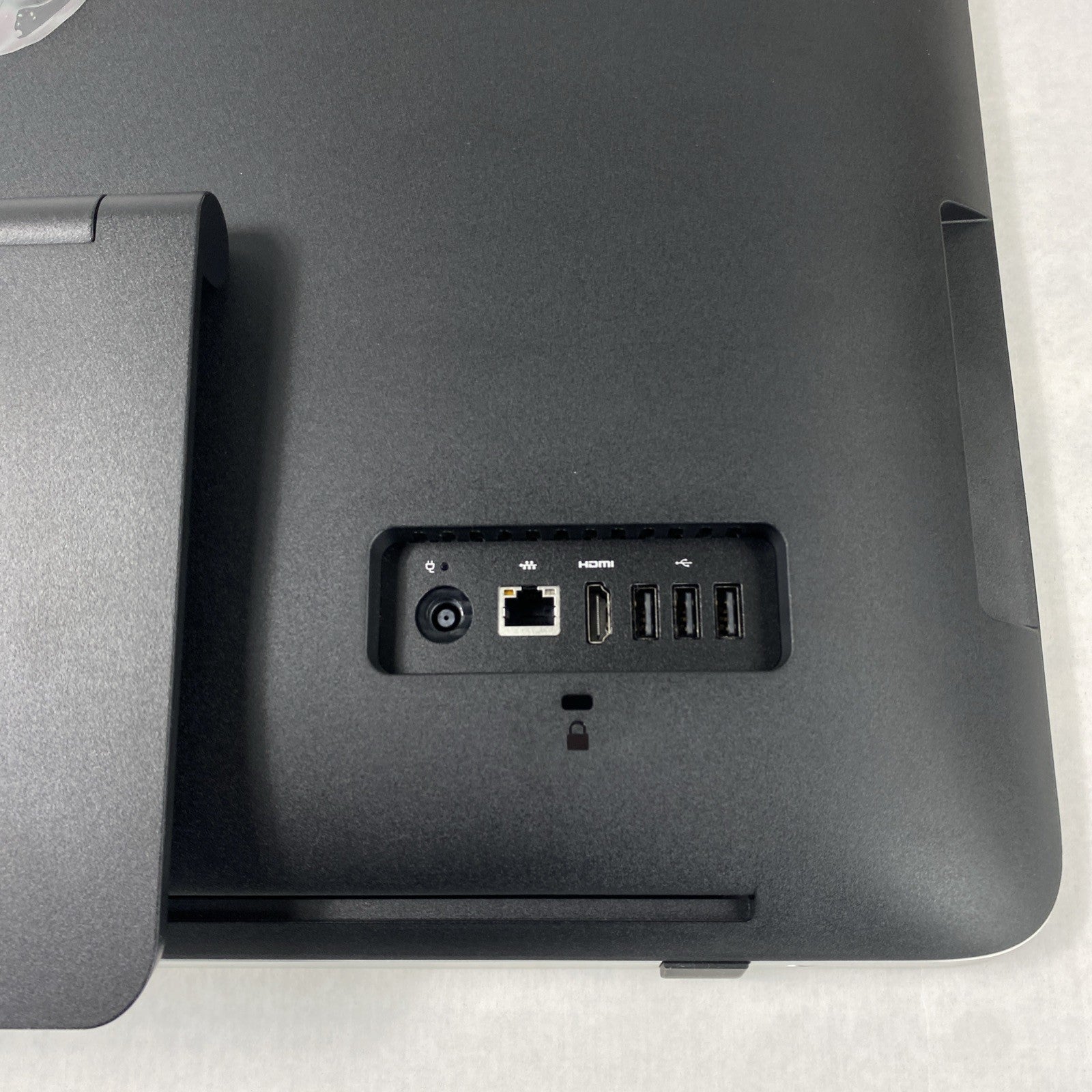 HP 23-r010 AIO Intel Pentium G3260T 2.9GHz 4GB No HDD No OS