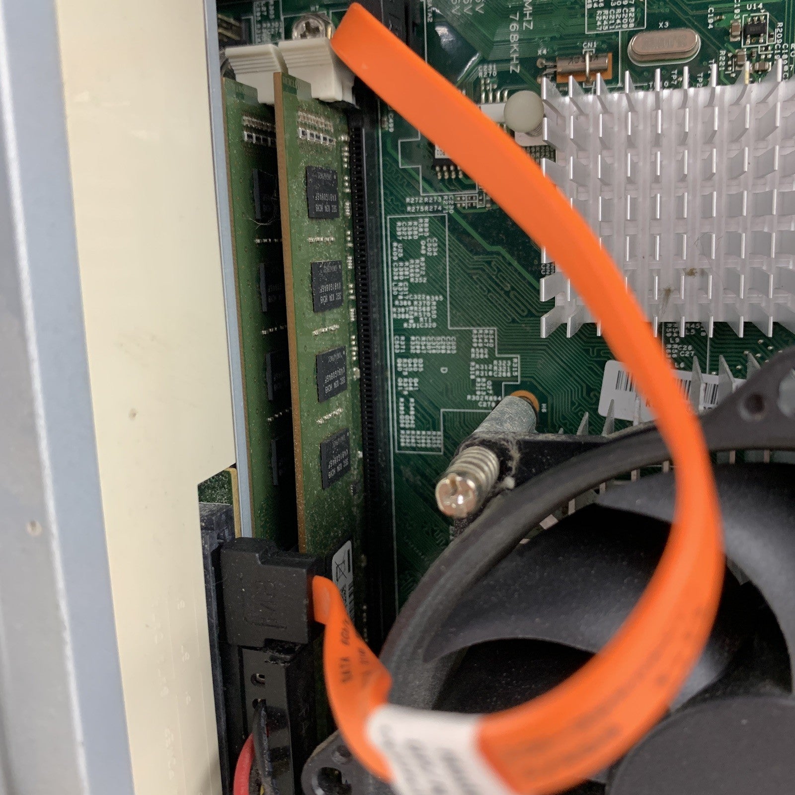 eMachines EL1352-23e SFF AMD Athlon II x2 255 3.10 GHz 4 GB RAM No HDD No OS