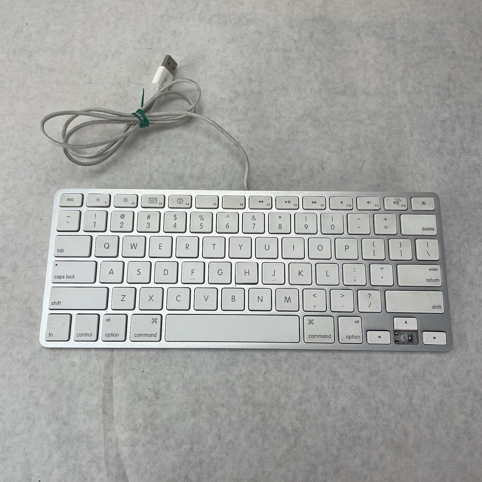 Apple A1242 MB869LL/A Wired Keyboard Tested Missing Key1