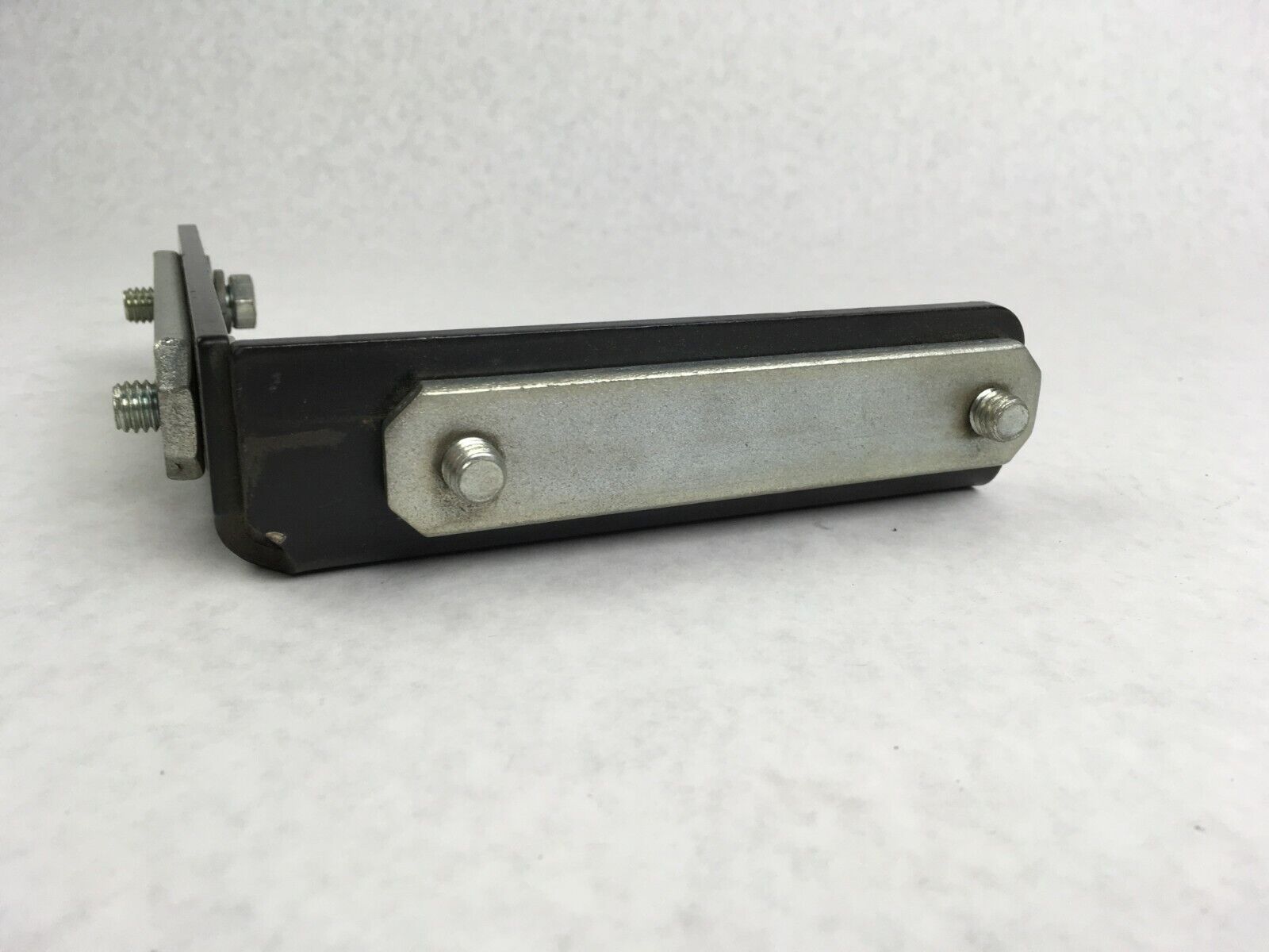 Hubbell Workplace Solutions Track Component Angle Bracket 625116