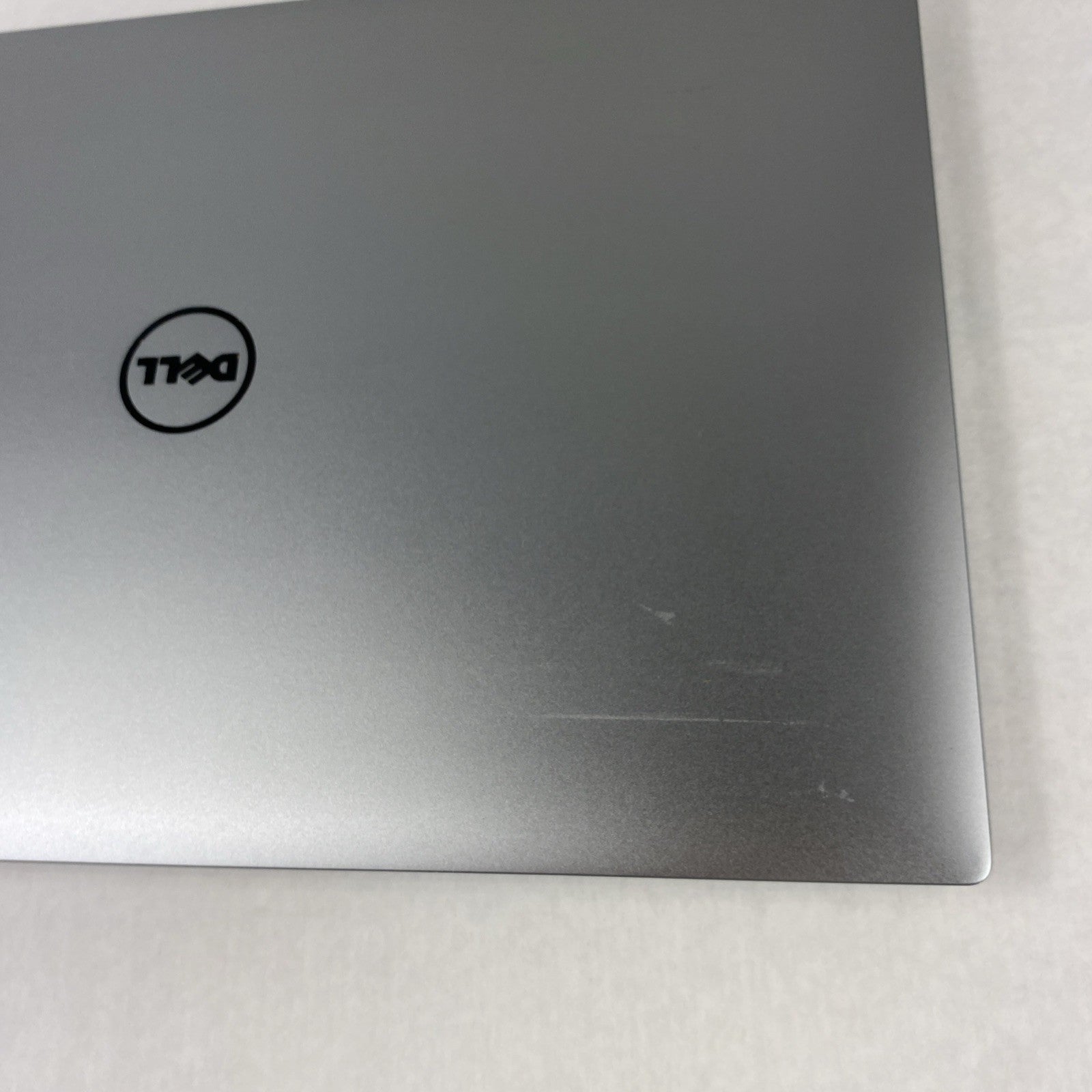 Dell Precision 5510 Intel Core i7-6820HQ 2.7 GHz 8 GB RAM 15.6" No HDD No OS