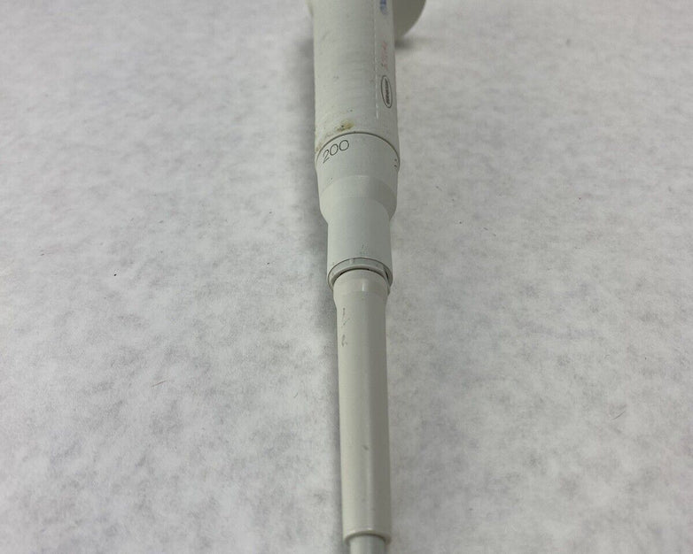 Eppendorf Reference Adjustable Volume Single Channel Pipette 50-200 uL
