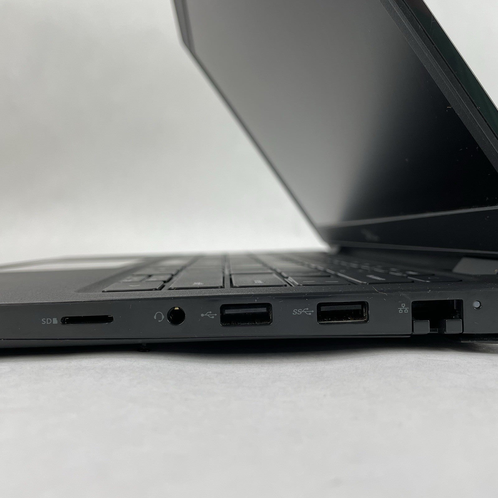 Dell Latitude 3420 14" i5-1145G7 2.60 GHz 8 GB RAM No SSD/OS/AC - Scratched7