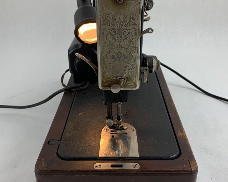 Singer Sewing Machine 15-7 Powers On Motor Runs Dried Belts