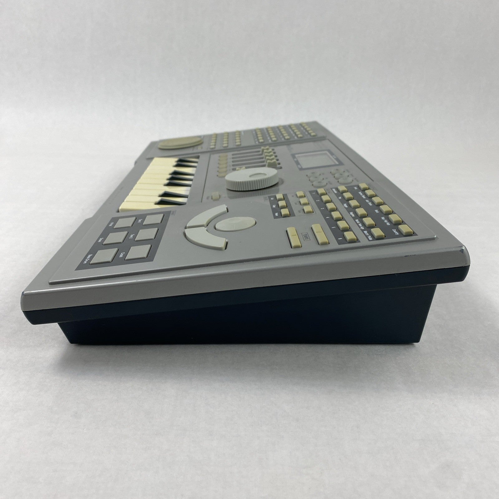 Oregon Scientific Wav DJ VM-108 Musical Sound Generator Synthesizer