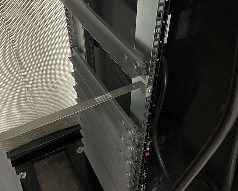 NETAPP NAC-0501 Server Rack Cabinet Unlocked With Keys