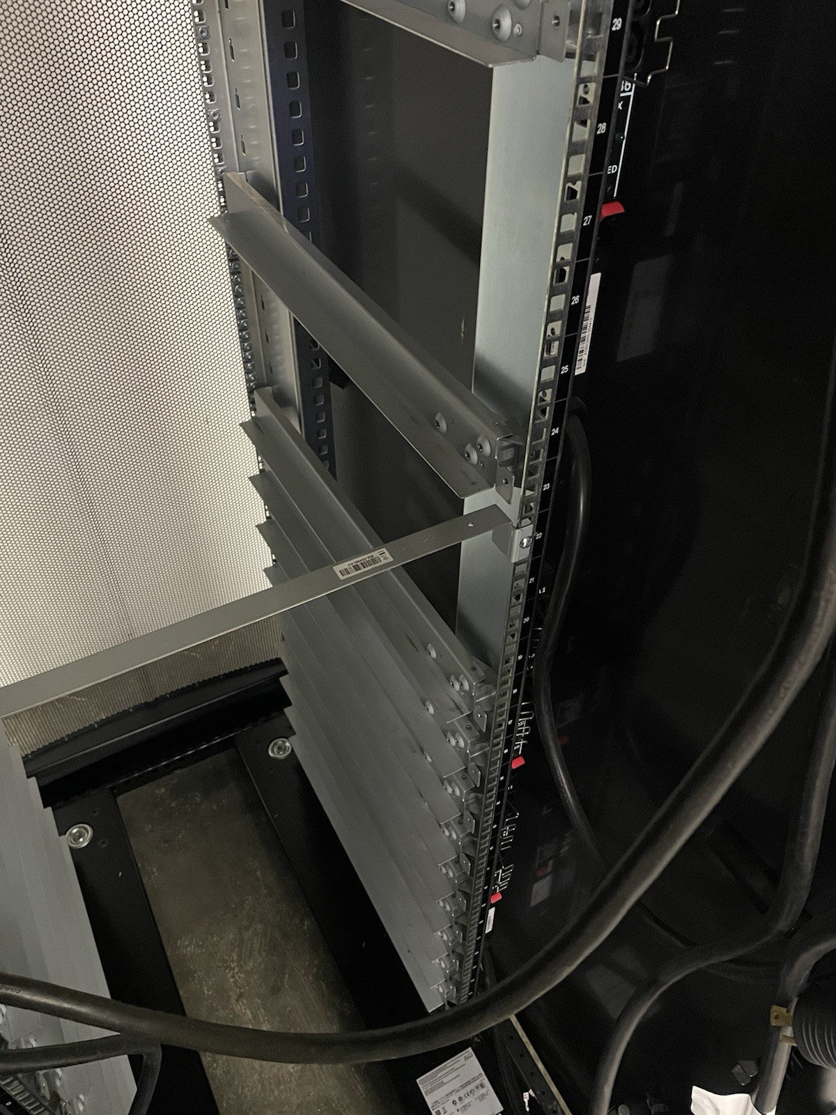 NETAPP NAC-0501 Server Rack Cabinet Unlocked With Keys