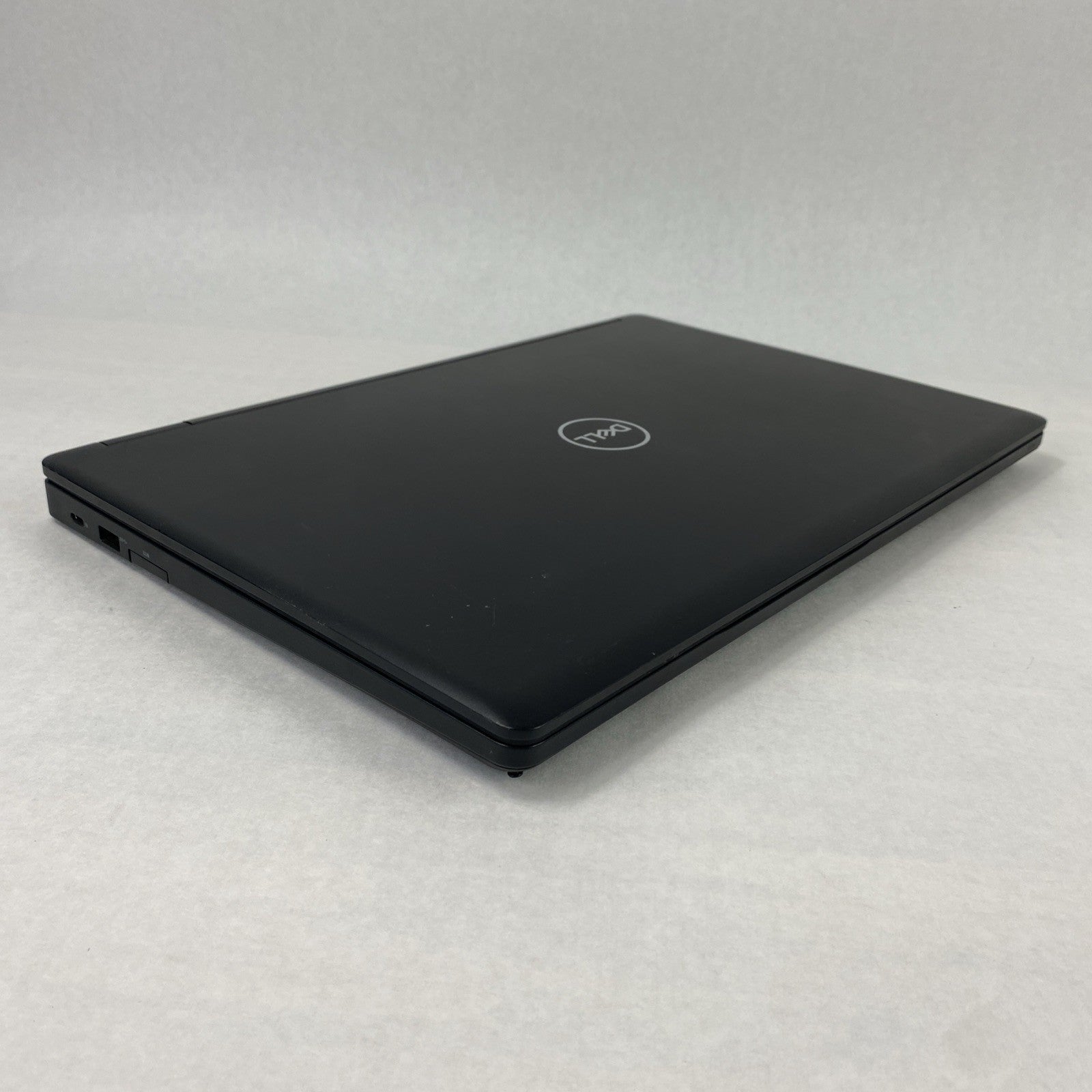 Dell Latitude 5590 Intel Core i5-7300U 2.60 GHz 8 GB RAM 15.6" No HDD No OS