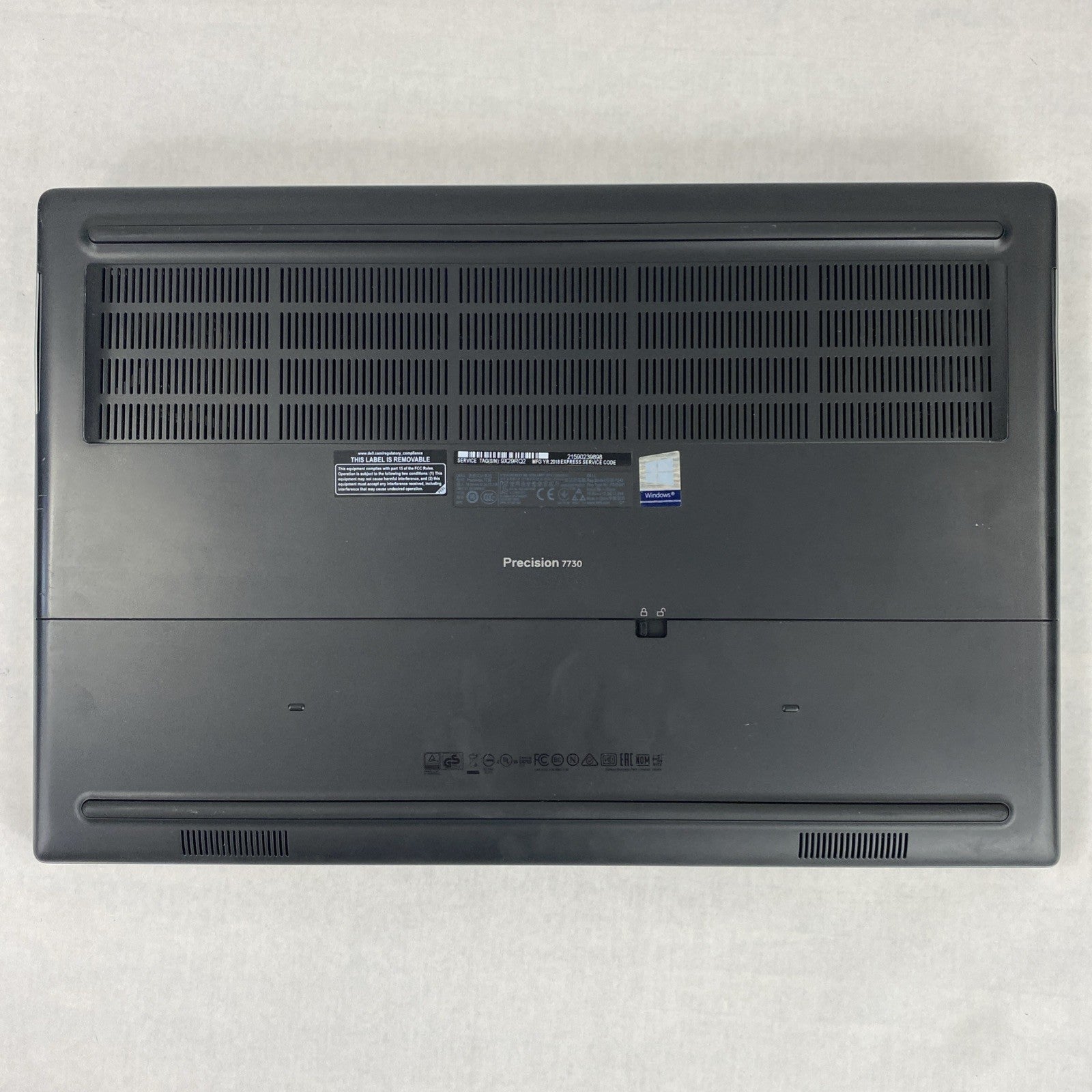 Dell Precision 7730 Intel Xeon E-2176M 2.70 GHz 8 GB RAM 17.3" No HDD No OS
