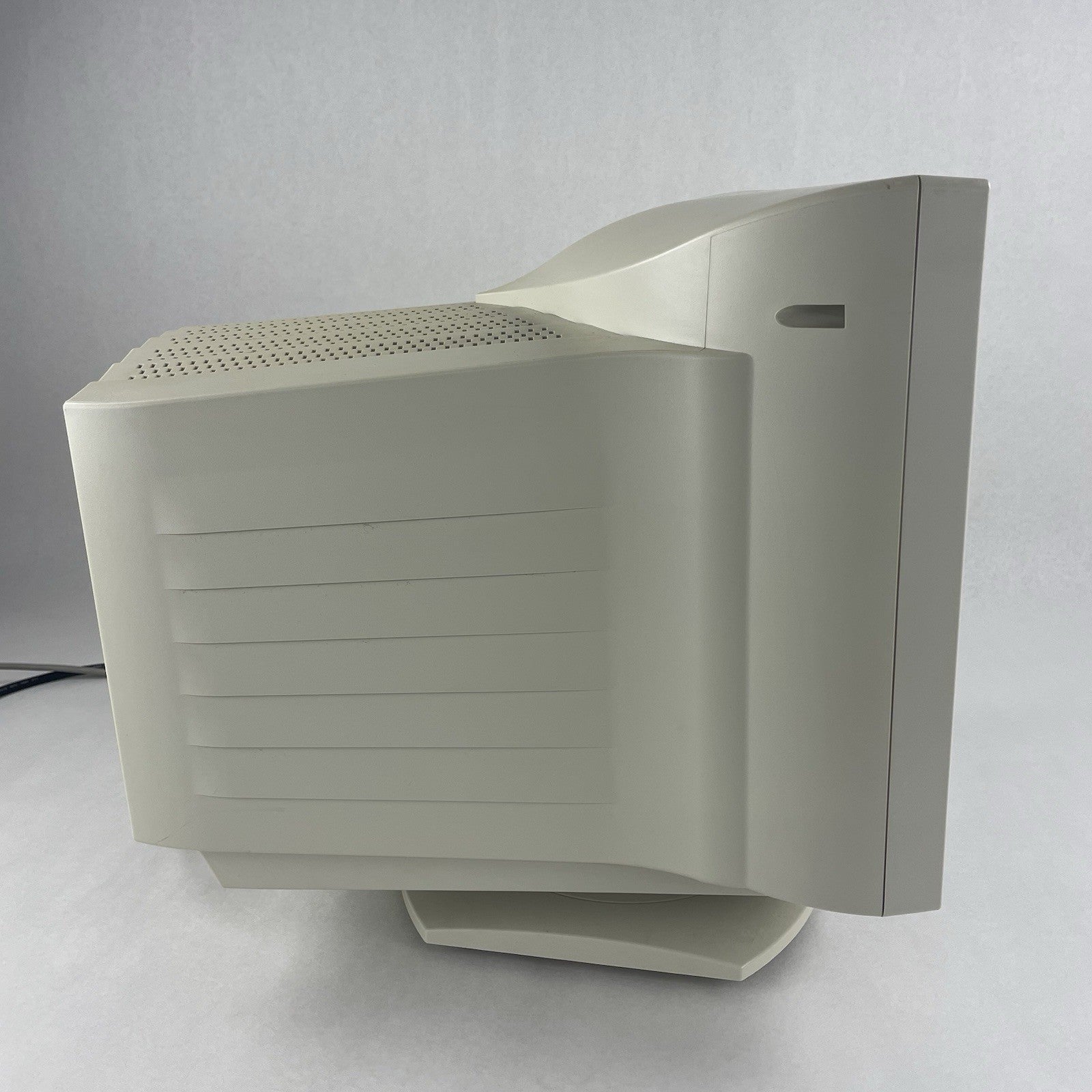CTX Ultra Screen PR700 16" CRT Color VGA Tube Computer Monitor Retro Gaming