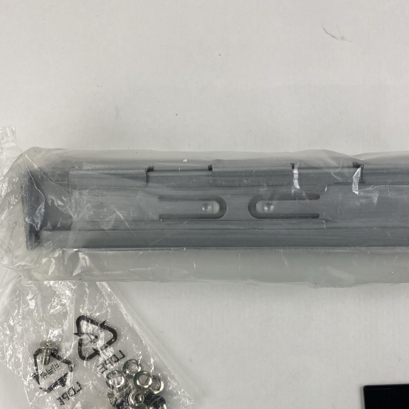 Eaton 610-D0620-00 UPS Mount Sliding Rail Kit11