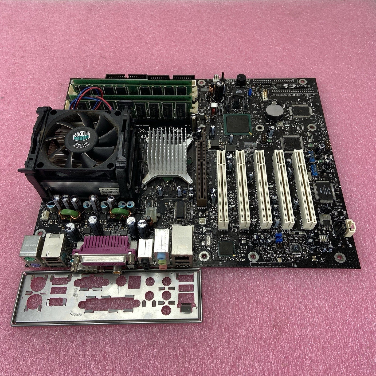 Intel D865PERL Motherboard Intel Pentium 4 2.8GHz 2.5GB RAM w/IO Shield4
