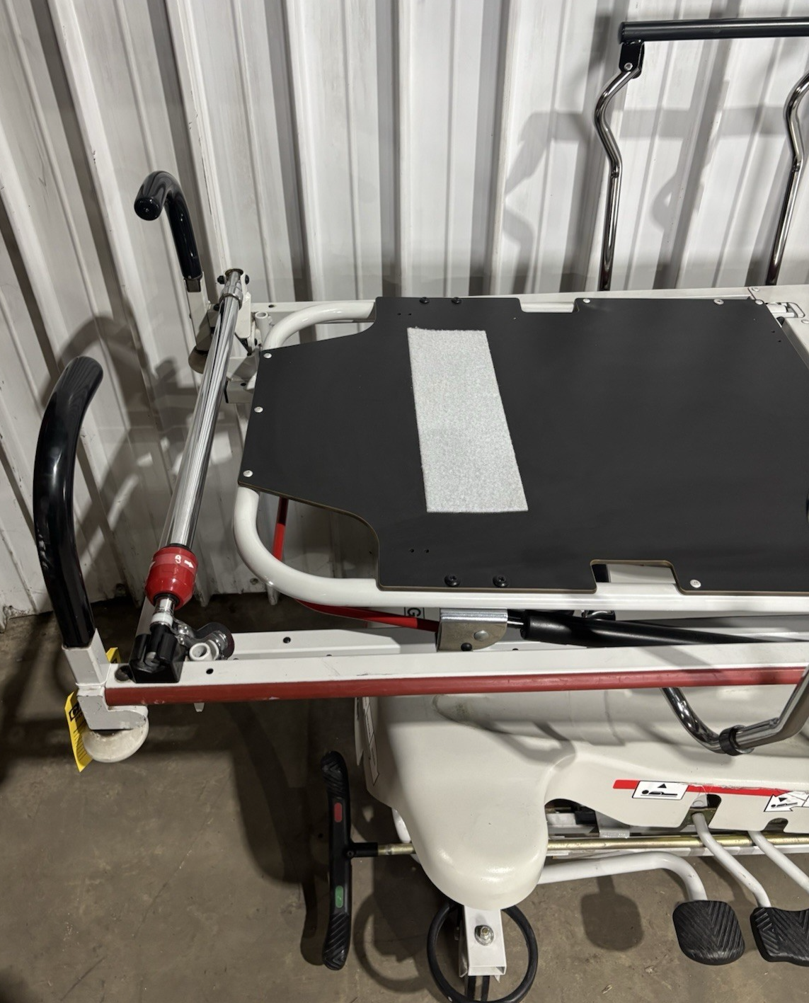 Stryker 1001 IPX2 Pedal Hydraulic Stretcher Deteriorated Rubber Wheels No Bed