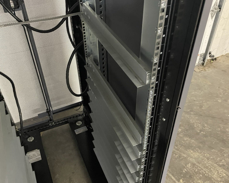 NETAPP NAC-0501 Server Rack Cabinet Unlocked With Keys