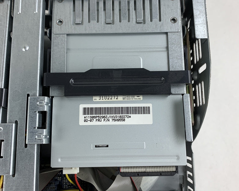 IBM Netvista 8303-42U Desktop Pentium 4 2.4 GHz 256 MB Win XP COA No OS No HDD