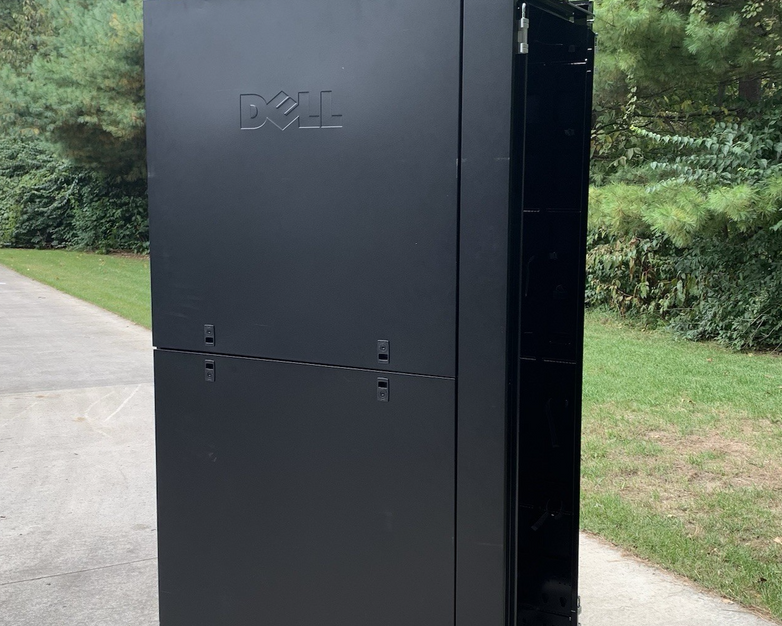 Dell PowerEdge 4220 42U Server Rack Cabinet 0T8GFJ  No PDUs or Rear Panel & Door