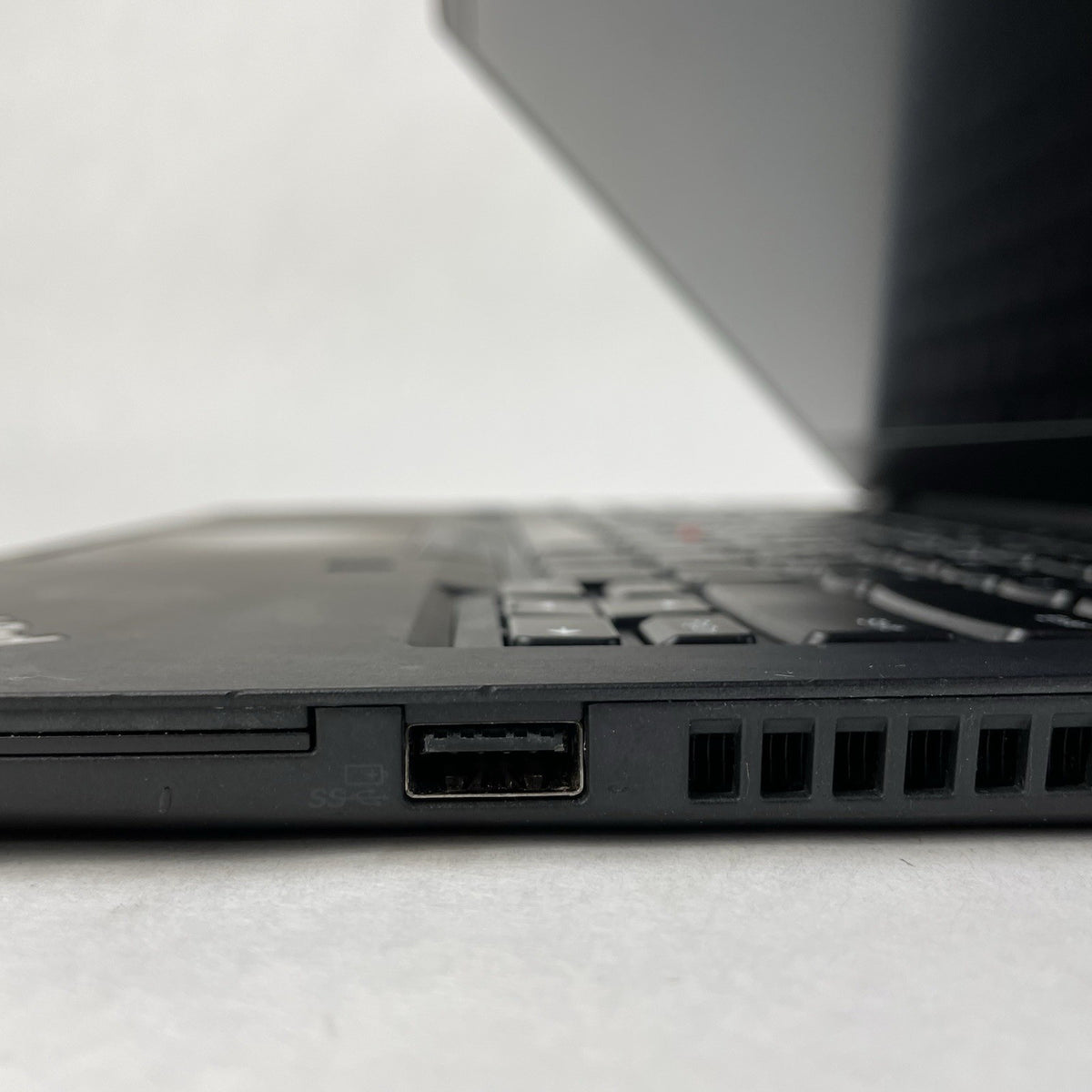 Lenovo ThinkPad T490 14" i5-8365U 1.60 GHz 8 GB RAM No SSD/OS/AC8