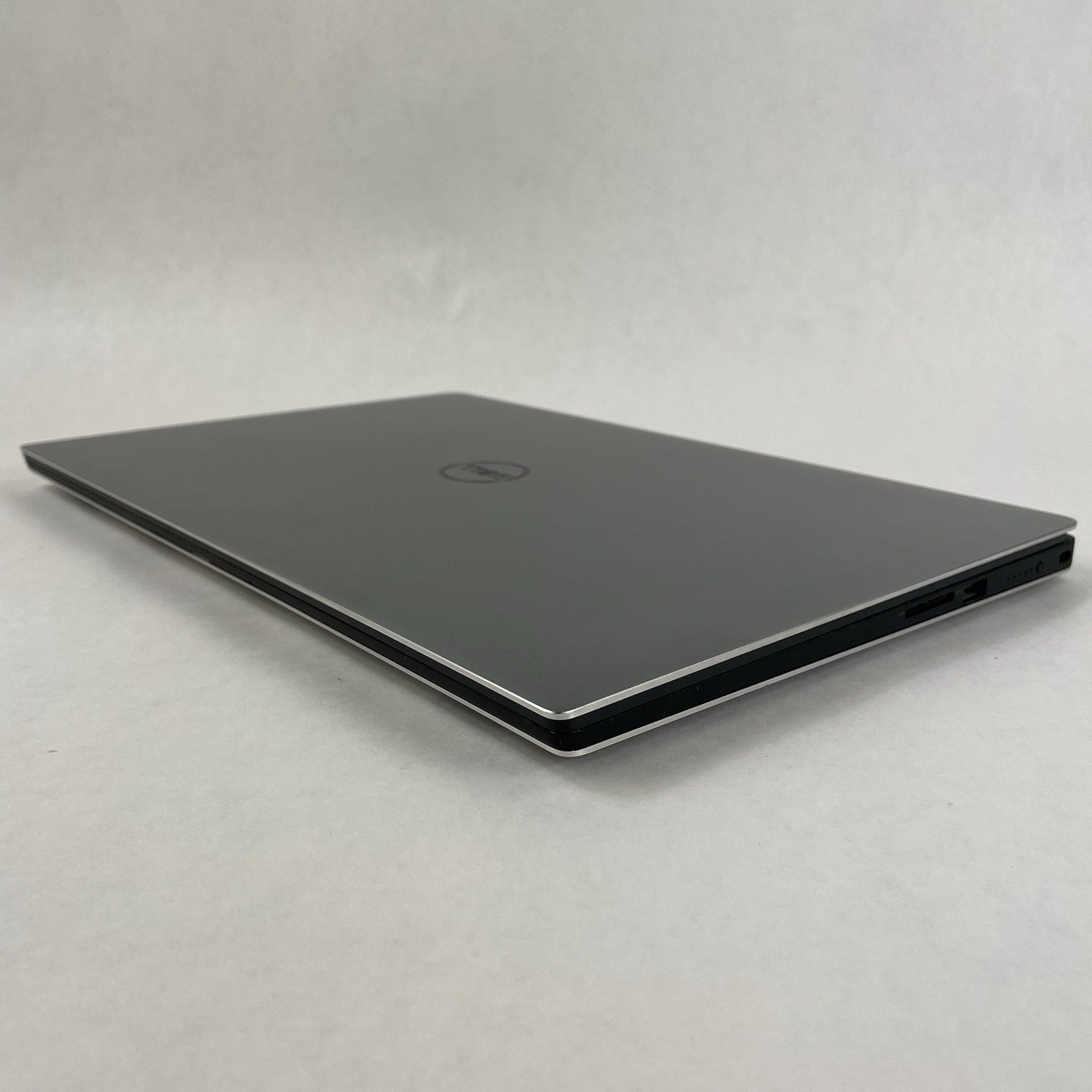 Dell Precision 5510 15.6" i7-6820HQ 2.70 GHz 8 GB RAM No SSD/OS/AC/Battery12