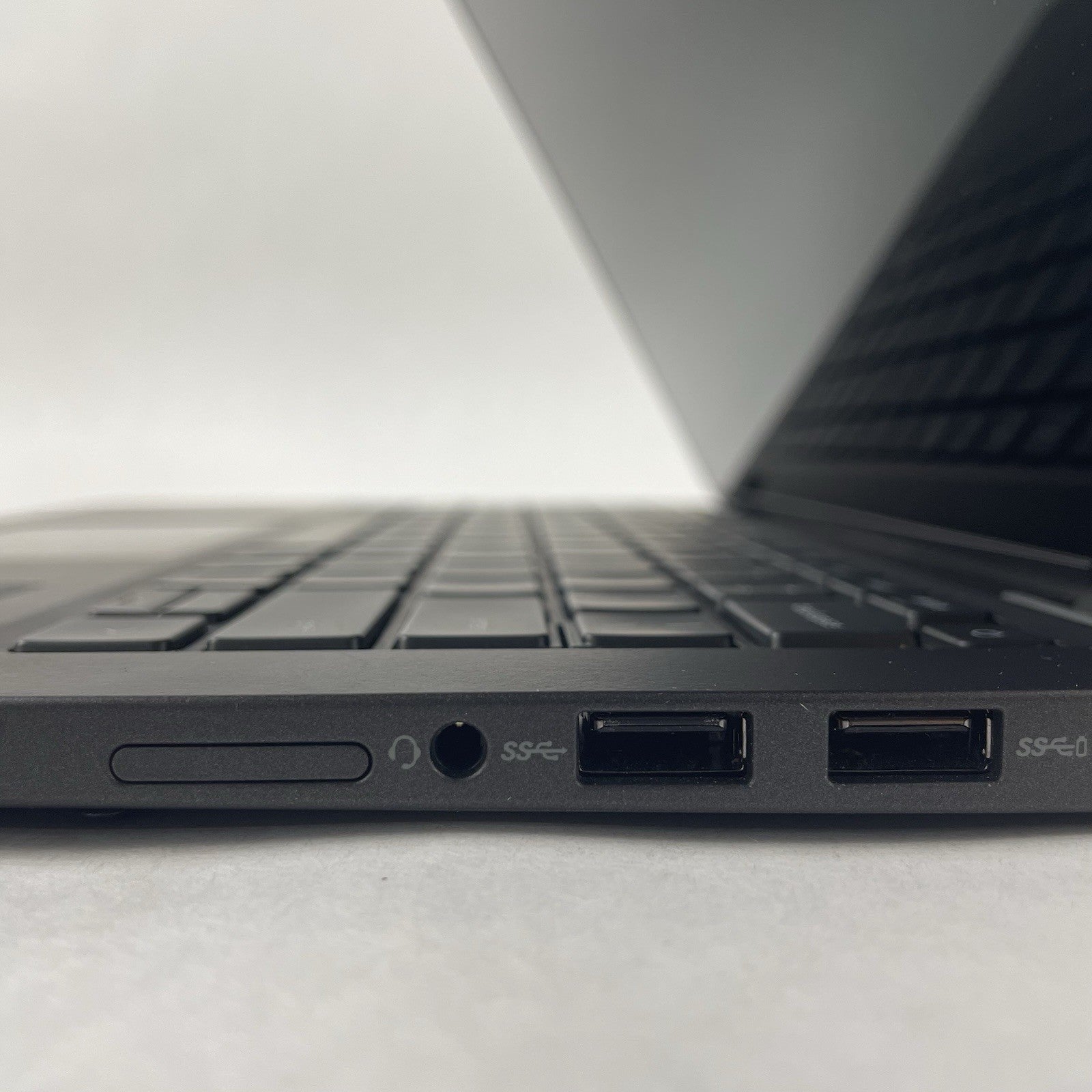 Dell Latitude 7410 14" i7-10610U 1.80 GHz 16 GB RAM No SSD/OS/AC - Bad Corner8